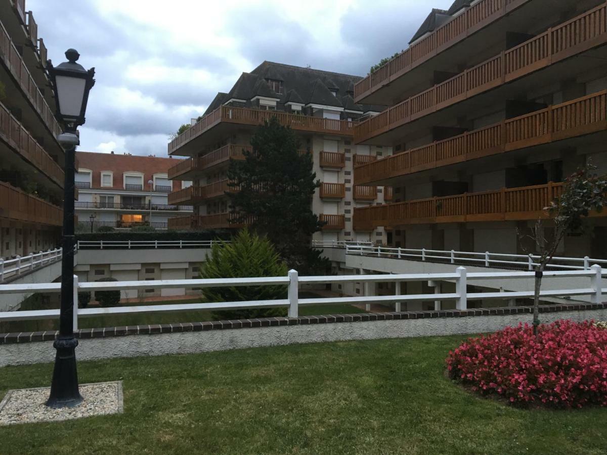דוביל The Golden Triangle Apartment מראה חיצוני תמונה